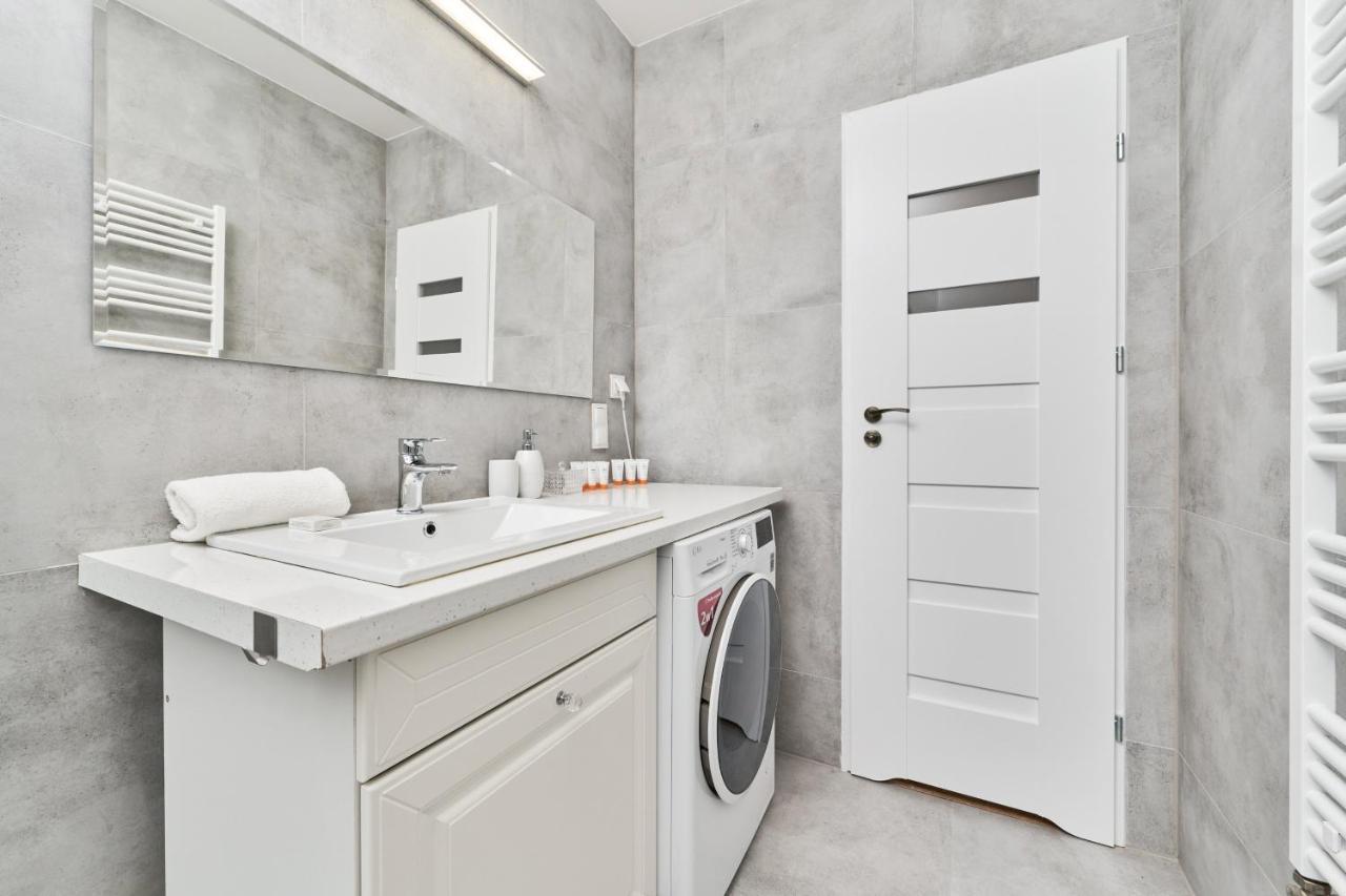 Dmowskiego Kępa Mieszczańska By Renters *